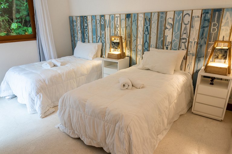 Casa pé na areia no Cond. Aguas dAjuda