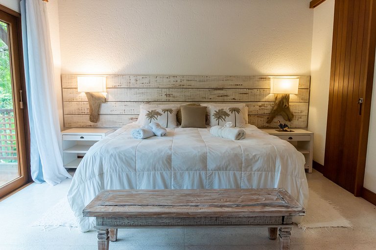 Casa luxo pé na areia no melhor cond. de Arraial