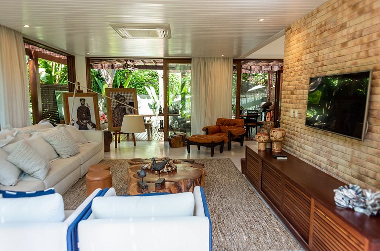 Casa luxo pé na areia no melhor cond. de Arraial