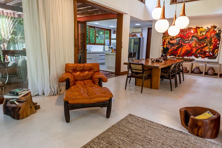 Casa luxo pé na areia no melhor cond. de Arraial