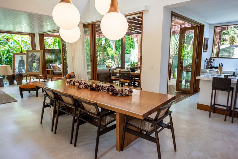 Casa luxo pé na areia no melhor cond. de Arraial