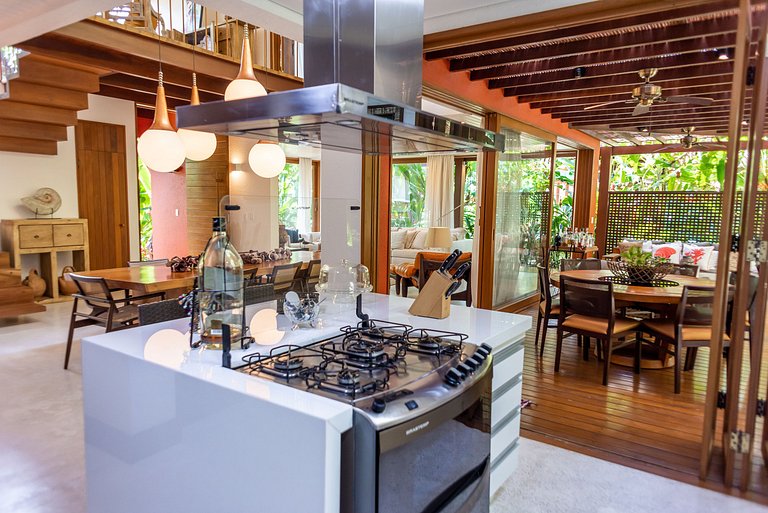 Casa luxo pé na areia no melhor cond. de Arraial