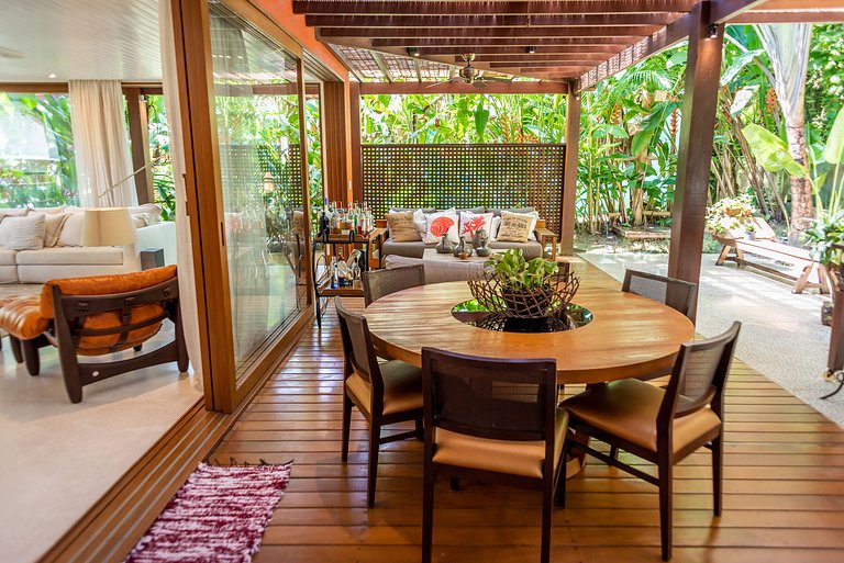 Casa luxo pé na areia no melhor cond. de Arraial