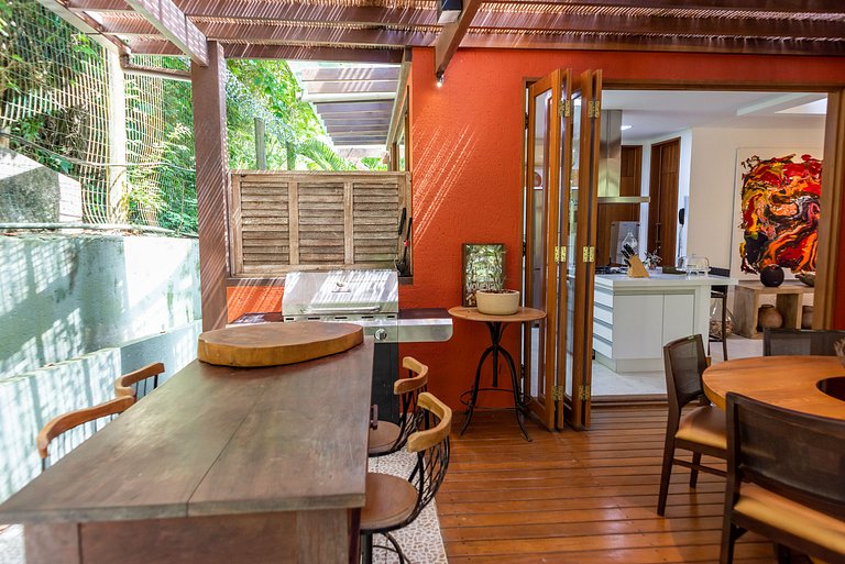 Casa luxo pé na areia no melhor cond. de Arraial