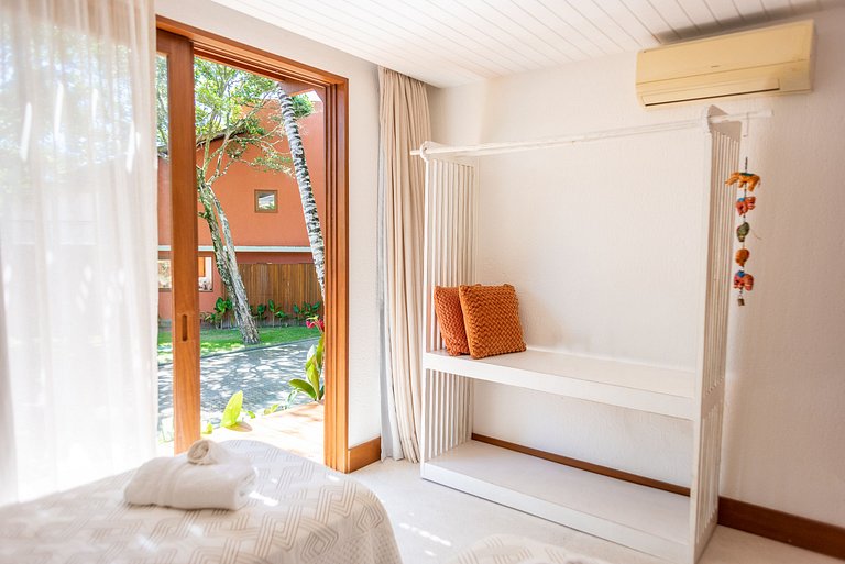 Casa luxo pé na areia no melhor cond. de Arraial