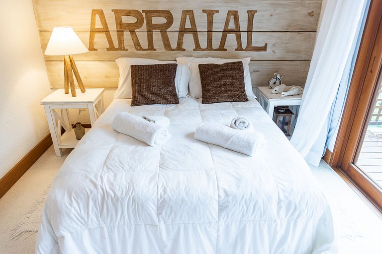Casa luxo pé na areia no melhor cond. de Arraial