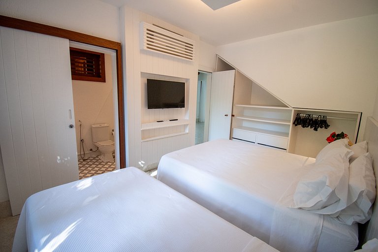 Excelente casa, pé na areia, no melhor de Arraial!